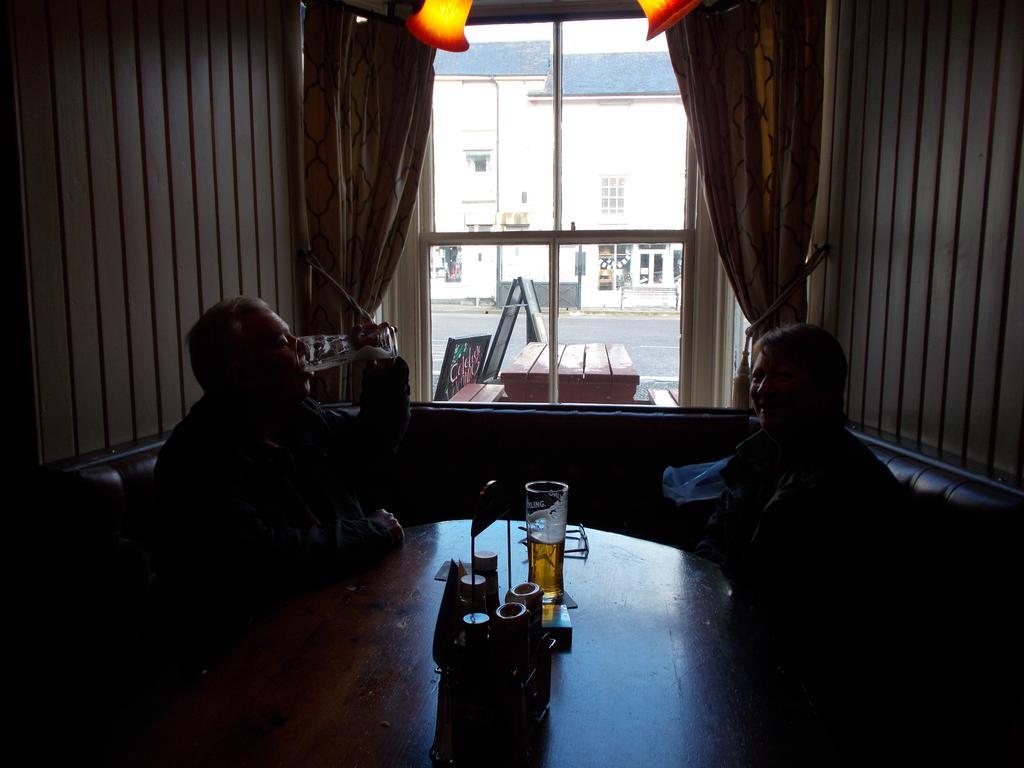 The White Lion Hotel Machynlleth Exteriör bild